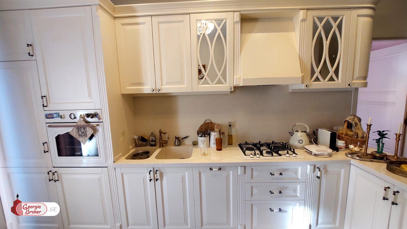 იყიდება ახალი გარემონტებული 3 ოთახიანი ბინა ვაკეში